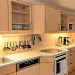 Pape - 300m2, 17 Betten - Mit Grossem Privatem Garten, Pool, Dart, Sauna-, Grill- Und Spielbereich - Ideal Fuer Familien Casa de Férias