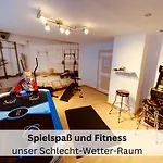 Nyaraló Pape - 300m2, 17 Betten - Mit Grossem Privatem Garten, Pool, Dart, Sauna-, Grill- Und Spielbereich - Ideal Fuer Familien