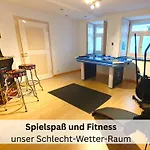 Pape - 300m2, 17 Betten - Mit Grossem Privatem Garten, Pool, Dart, Sauna-, Grill- Und Spielbereich - Ideal Fuer Familien Casa de Férias