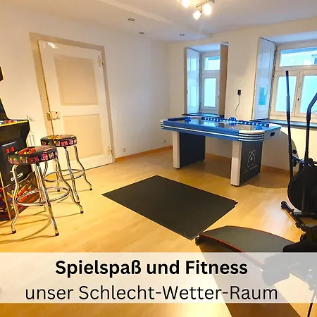 Pape - Grosses Familien- & Gruppenhaus Mit 17 Betten, Sauna, Spielbereiche, Garten Am Bach In Zentraler Lage In בית נופש