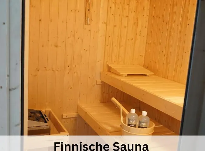 Komplettes Für Bis Zu 15 Personen Mit Großem Garten, Sauna-, Grill- Und Fitnessbereich