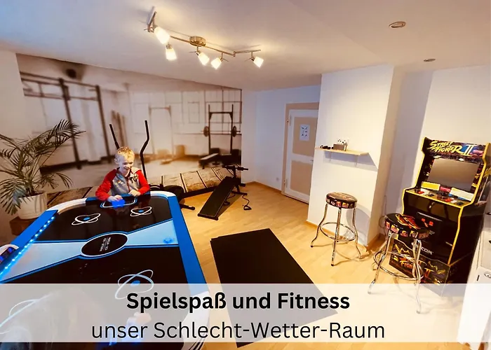 Hébergement de vacances Pape - 300m2, 17 Betten - Mit Grossem Privatem Garten, Pool, Dart, Sauna-, Grill- Und Spielbereich - Ideal Fuer Familien